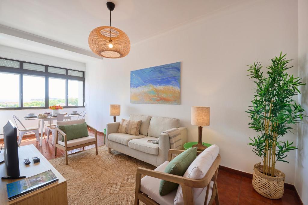 Ocean Balcony, 10m Walk to Beach, by TimeCooler, Setúbal