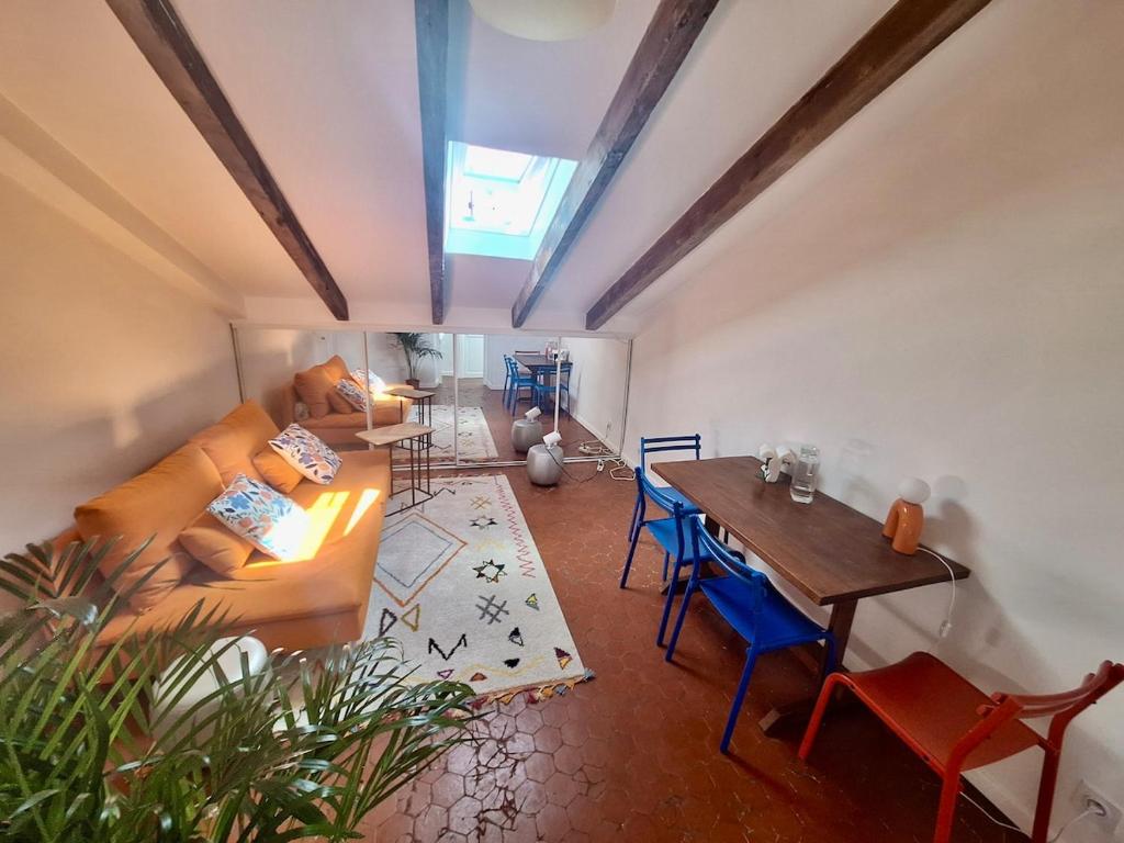 Lofty Hideout with 2 bedrooms - 3