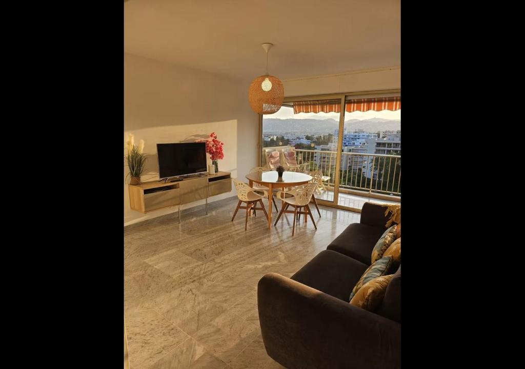 Vue mer sublime - Piscine & activités sur place, Juan-les-Pins