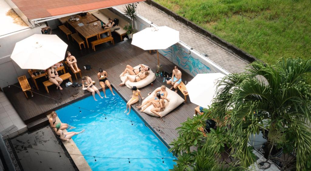Surf & Party - Hostel Somewhere Else, Canggu