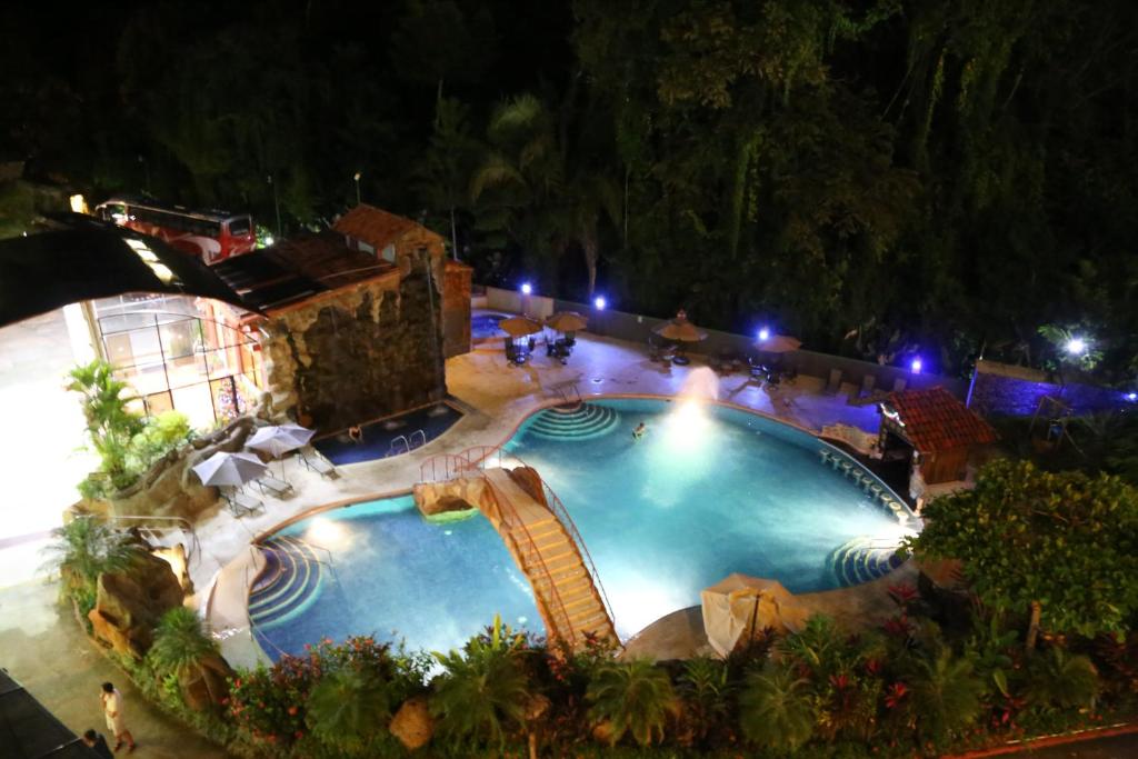 Swimming pool