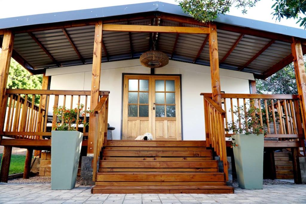 The Cuckoo's Nest, Linkside