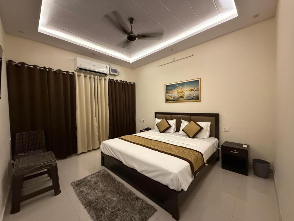 Hotel Pear, Haldwāni