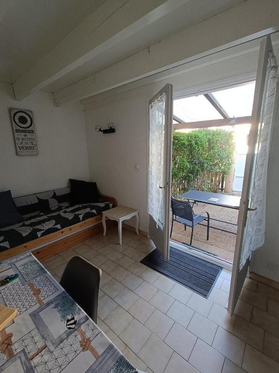 Maison climatisée au bord de l'étang de Thau - résidence avec piscine - 2