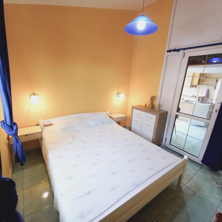 Apartment in a house among three beaches, Sutomore