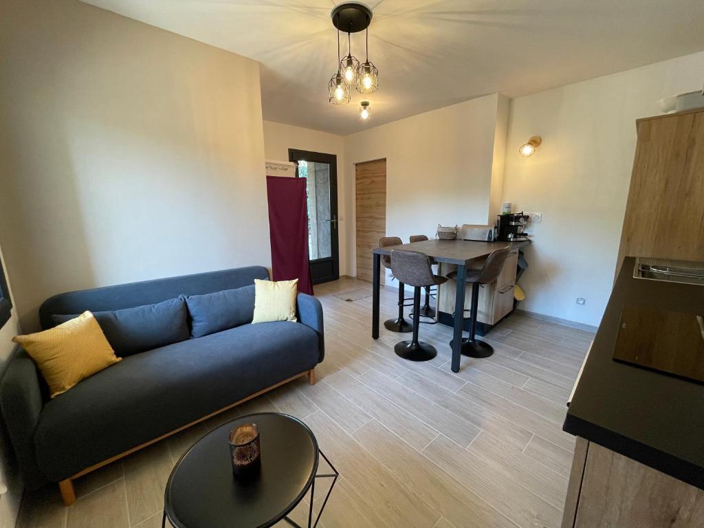 Charmant T2, centre village - 4