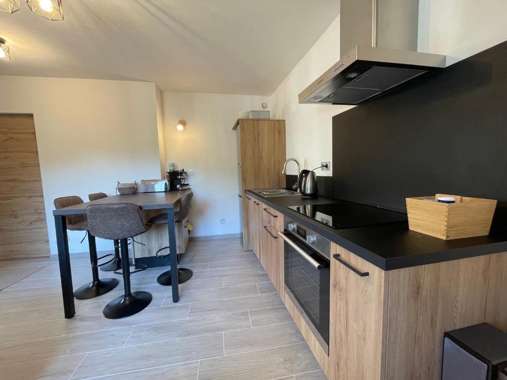 Charmant T2, centre village - 5