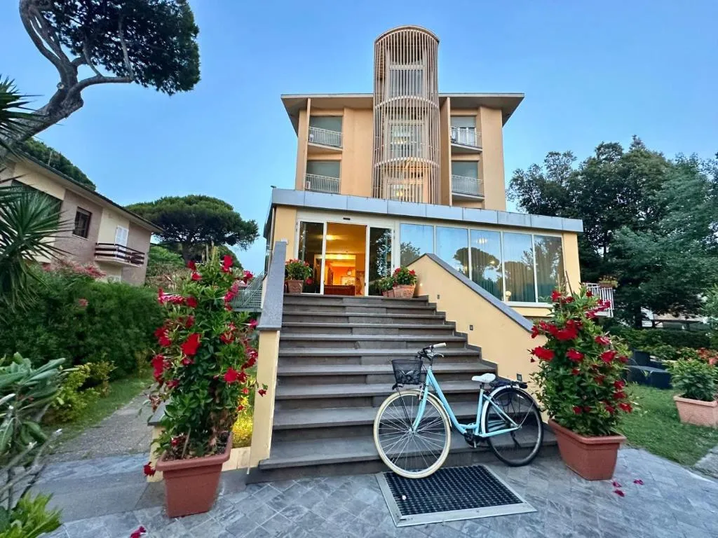 Hotel Florida Tirrenia, hotel v destinaci Tirrenia
