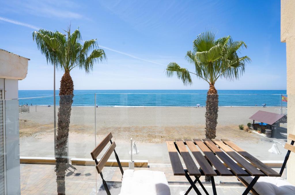 Ocean View on the Beach in the Center of Town!, Rincón de la Victoria