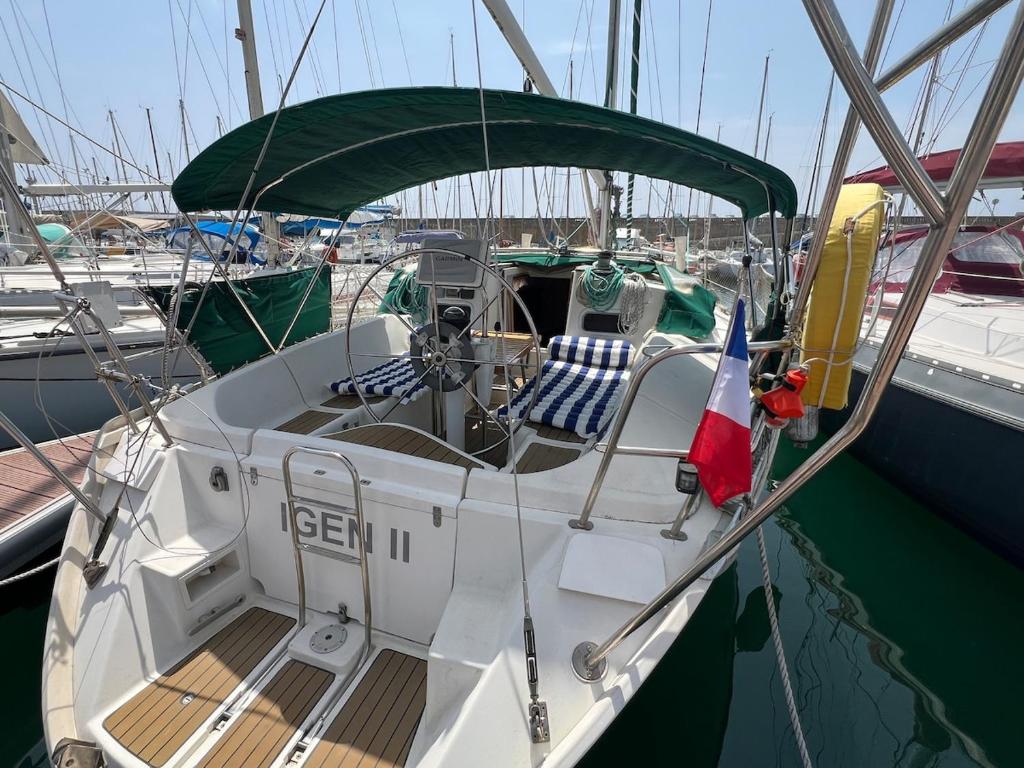 Voilier 36 pieds à Sète au Môle Saint Louis face au Mont Saint Clair - 1