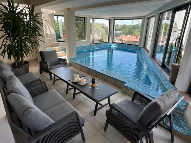 Apel Luxury - 1