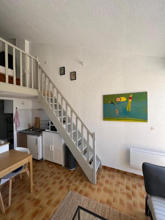 studio à 400m de la plage de la Corniche - 3