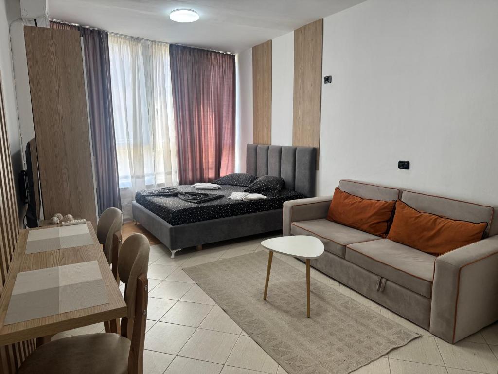 Orkidea Apartments 2, Golem