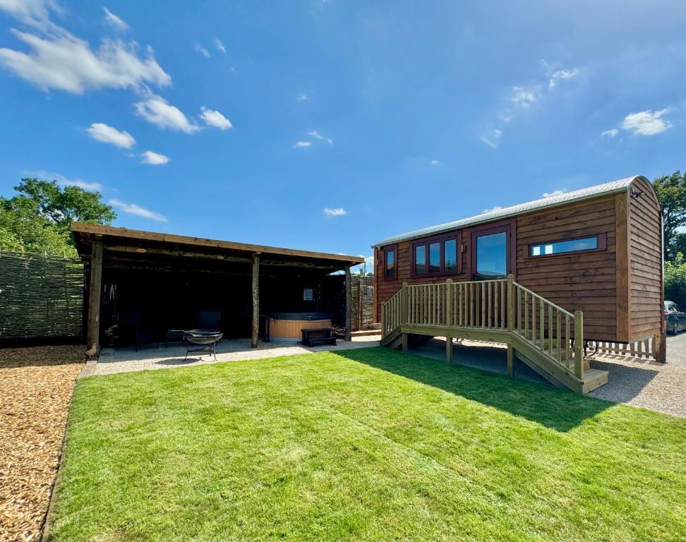 Copper Beech Executive Shepherds Hut, Heather