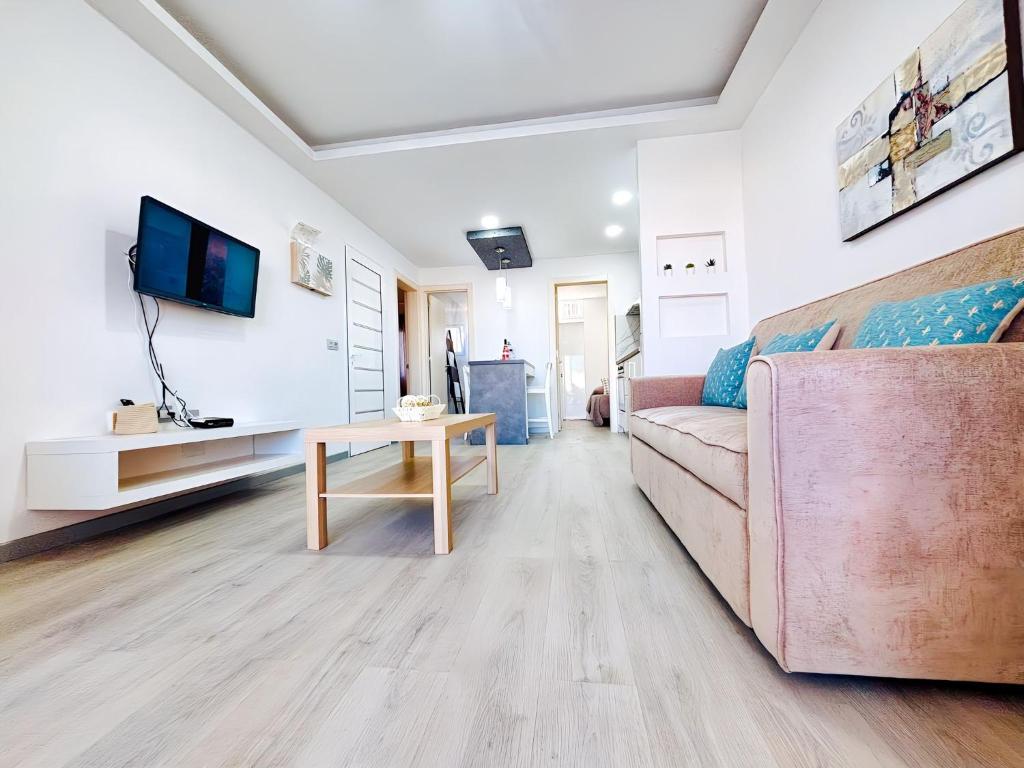 Apartment Bellissima with pool and Wi-Fi, 200m from the sea in Puerto del Carmen - 2