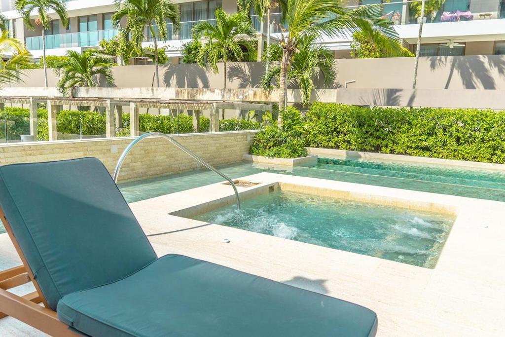 Luxury 2-Bedroom Apartment with Breathtaking Ocean Views - 4