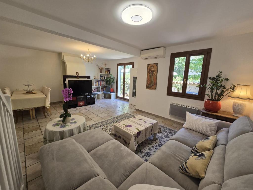 3 Bedroom House Terrace Park & Free Parking - 4