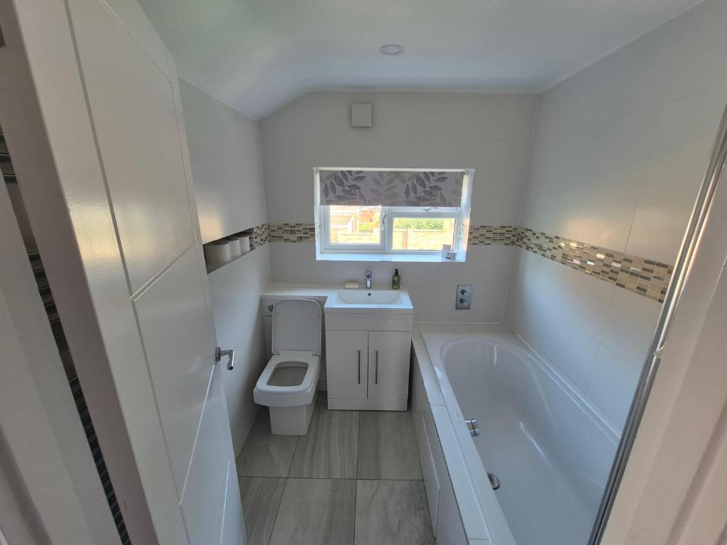 3 Bay Tree Close, High Wycombe photo 8