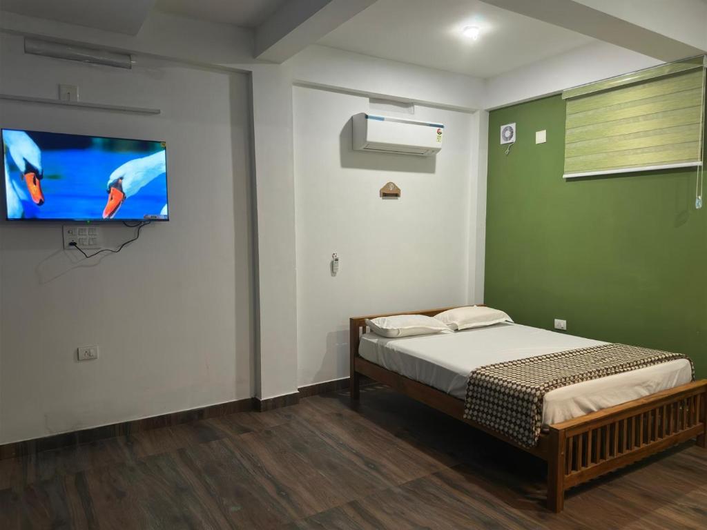 DB GUEST HOUSE ARIMPUR - Unmarried couples and Stag groups not allowed, Trissur