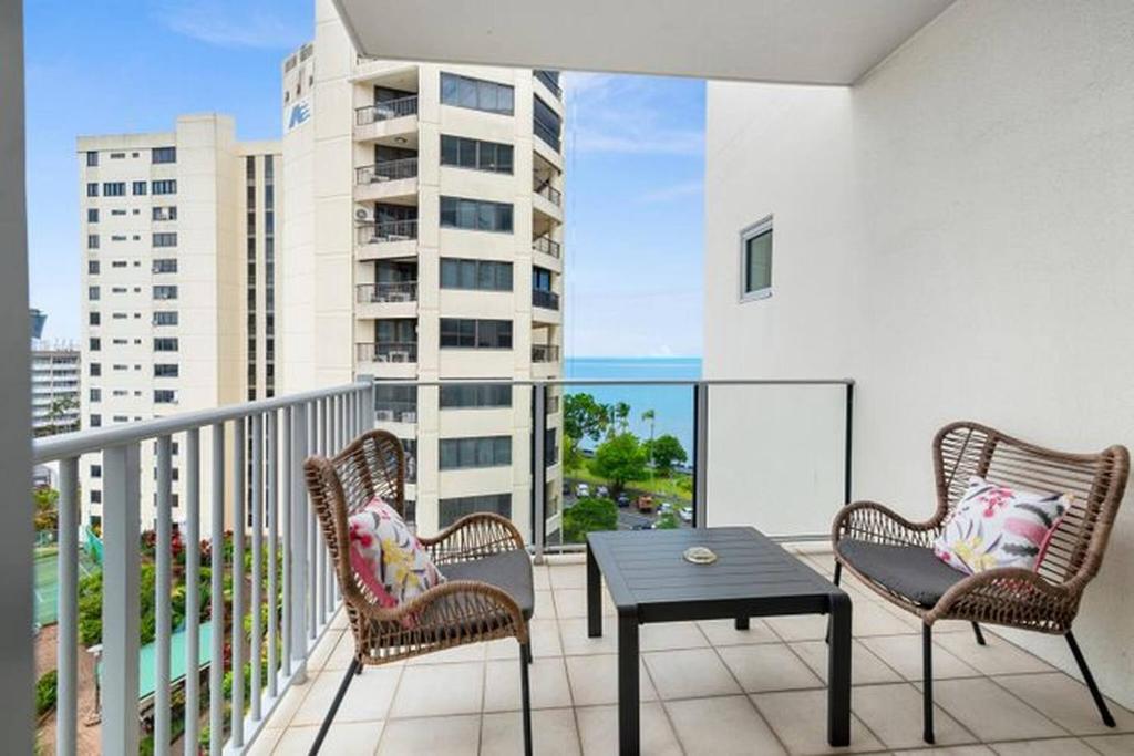 '81' Exclusive 1Bdrm Apartment wCarpark, Cairns