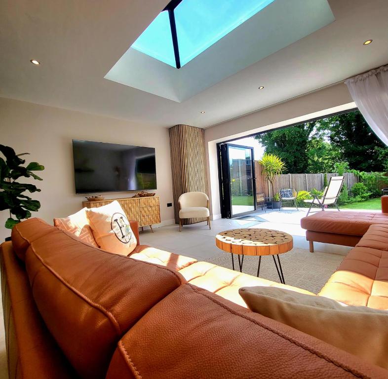 Modern Luxury Home with Spacious Garden close to Warner Bros Studio, Abbots Langley