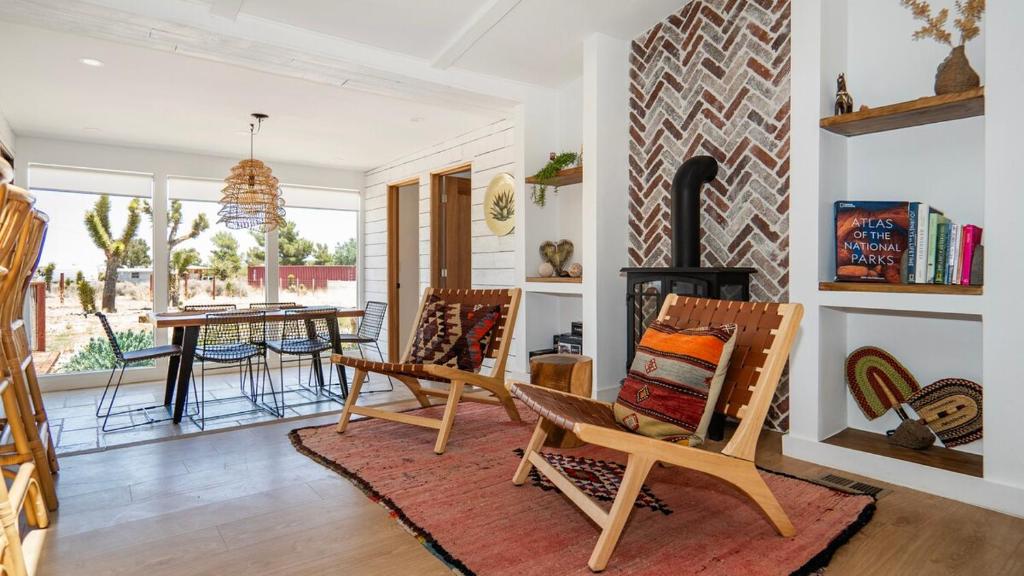 The Whispering Wind Tree, Pioneertown