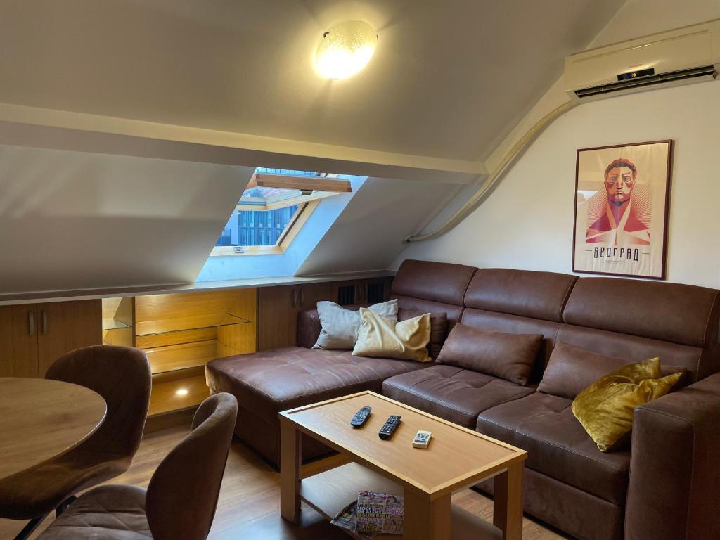 Old Town Two-Bedroom Gem with Rooftop Charm - 2