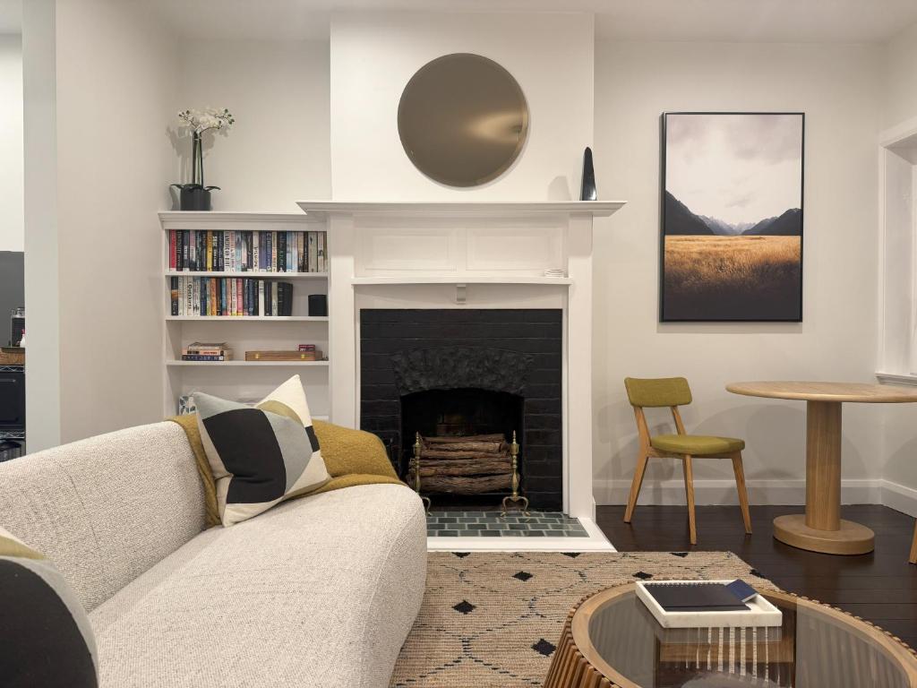 Discerning in Thorndon, Wellington