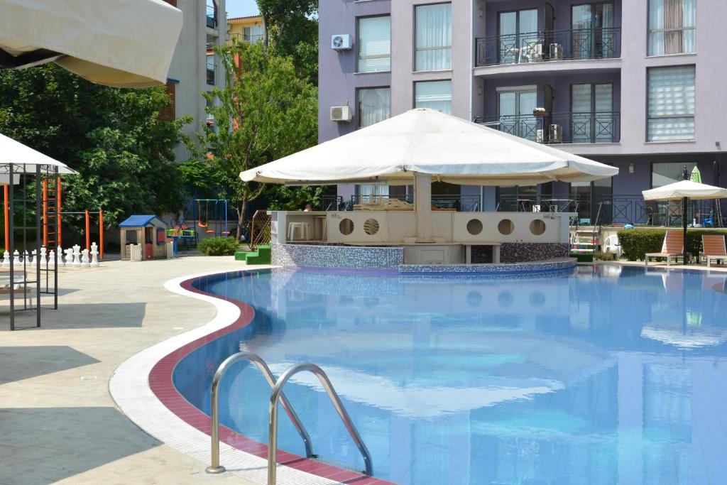 スイミングプール