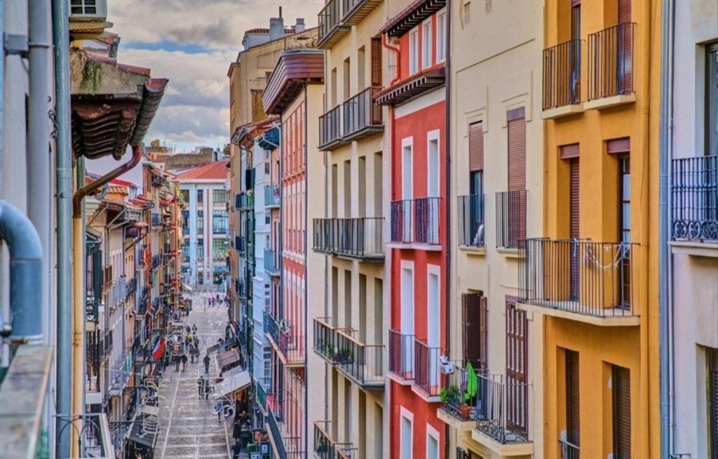 Experience the running of the bulls from your balcony - 4