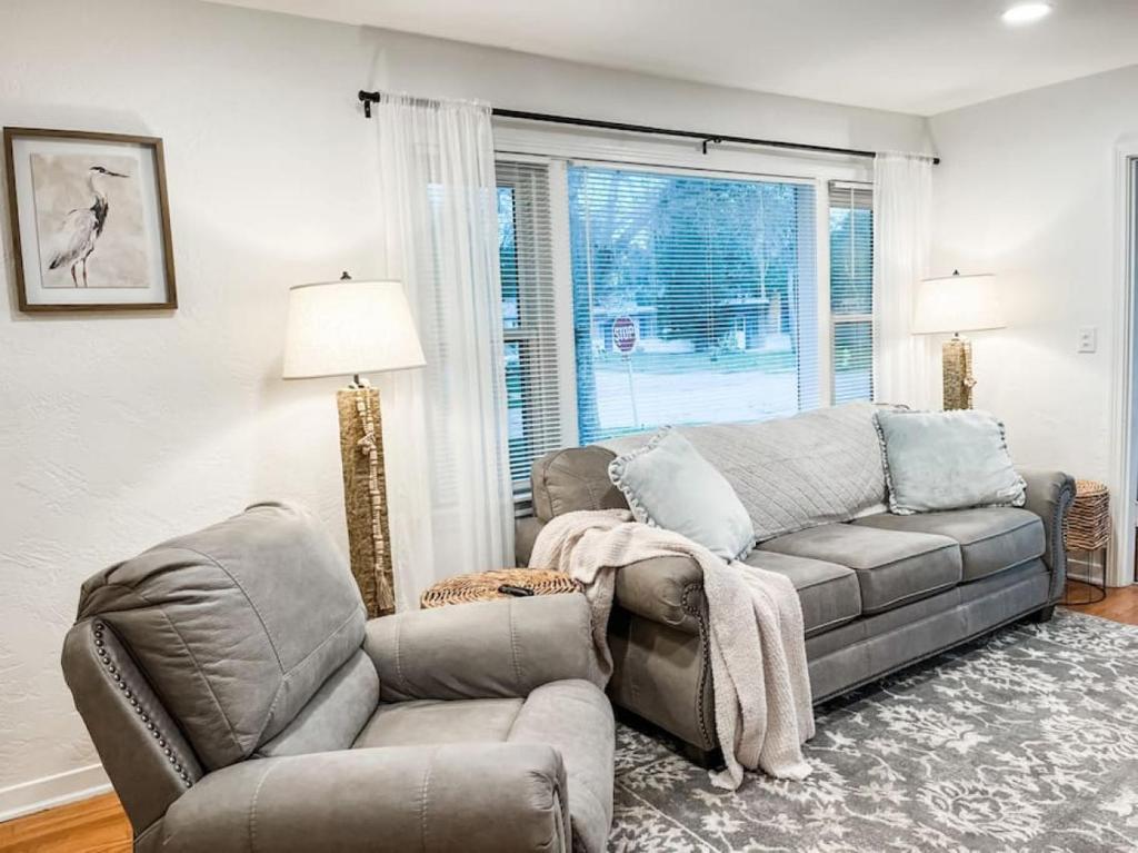 Changes In Latitude Pet Friendly Retreat, Daytona Beach