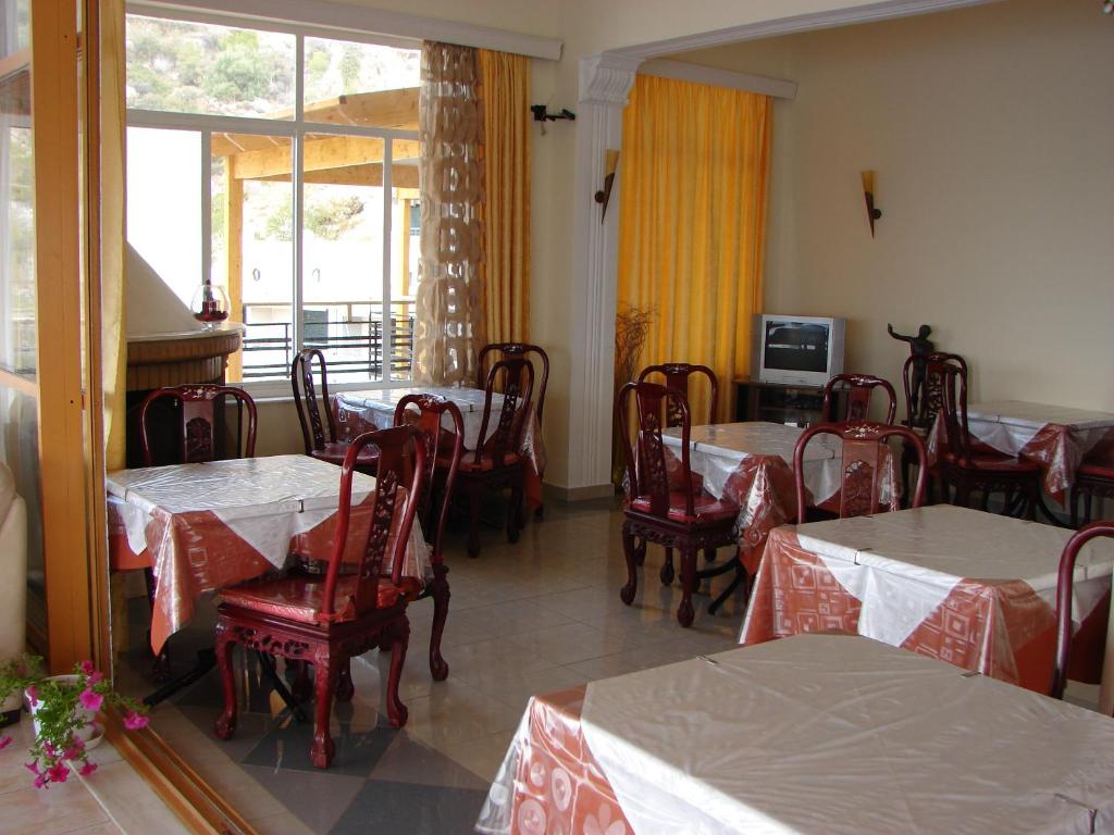 Petit Palais Hotel — Restauracje i bary in Loutraki, Peloponez