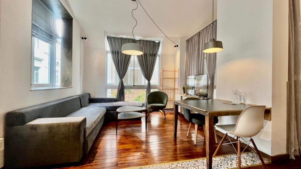 Lim Concept - Lim Crow, Ho Či Minovo Město