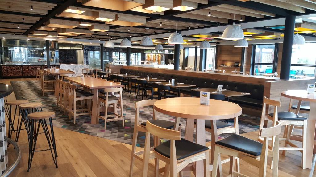 Highlander Hotel Bar Kitchen Rooftop