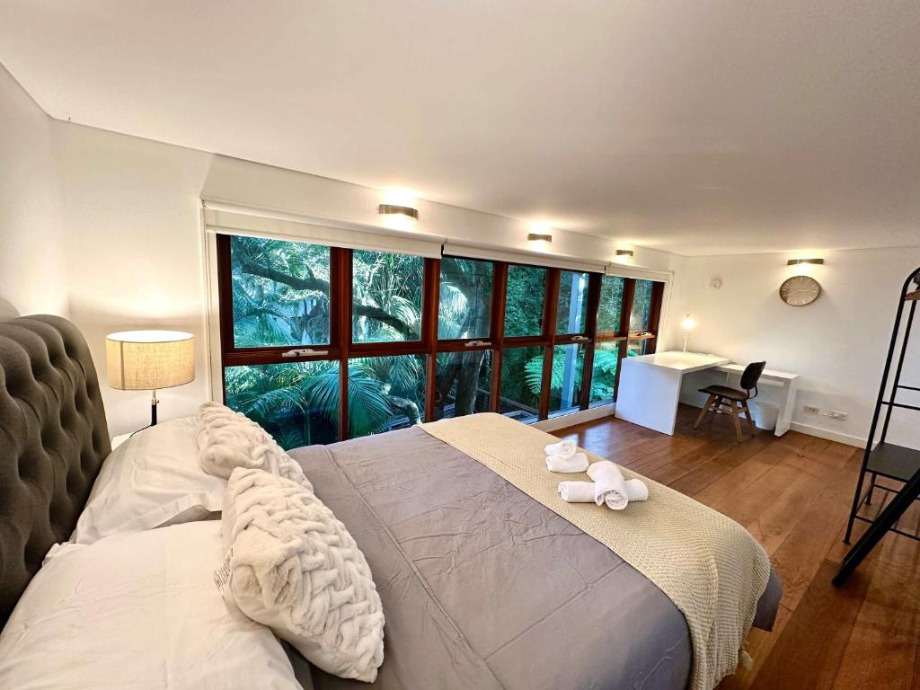 MetaWiseBnB Stylish Loft Studio with Garden in Seaforth, Sydney