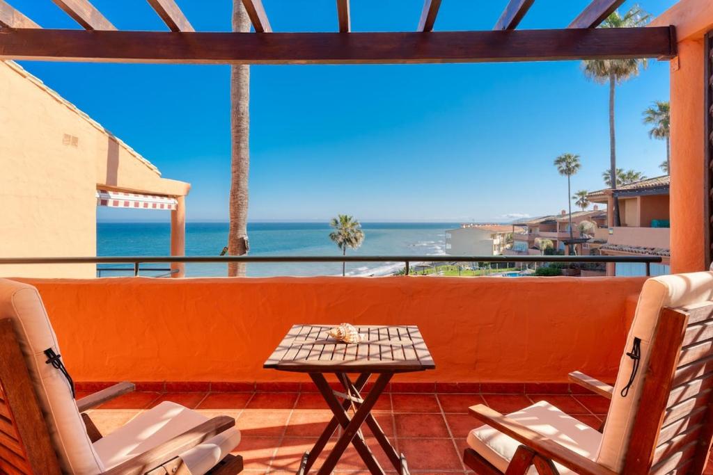 Beachfront 3BR Townhouse with pool in Estepona - 1
