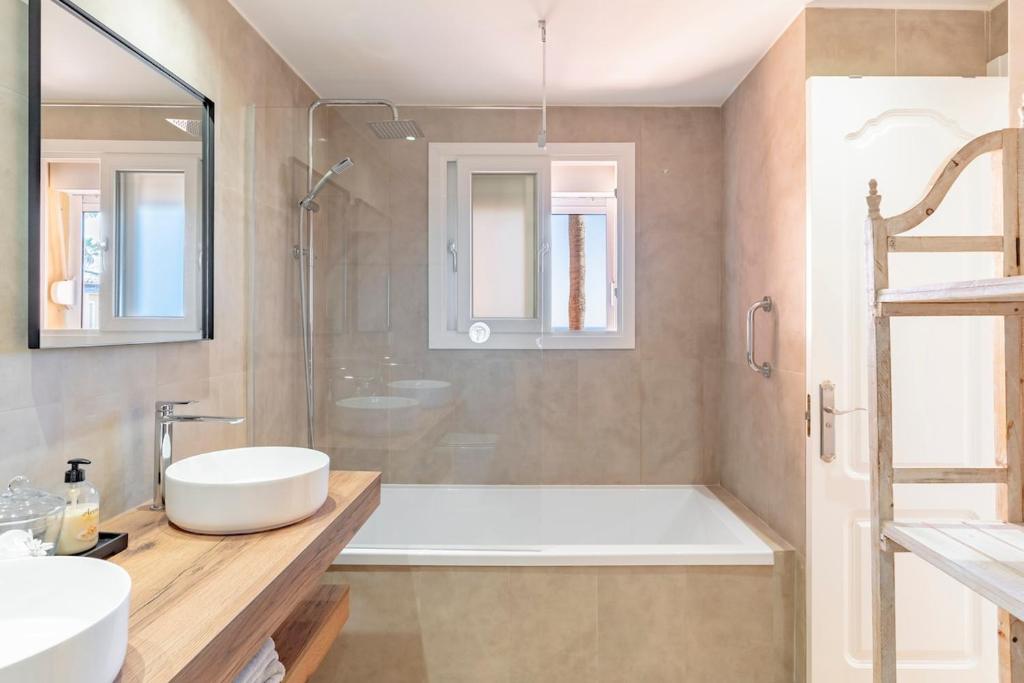 Beachfront 3BR Townhouse with pool in Estepona - 2