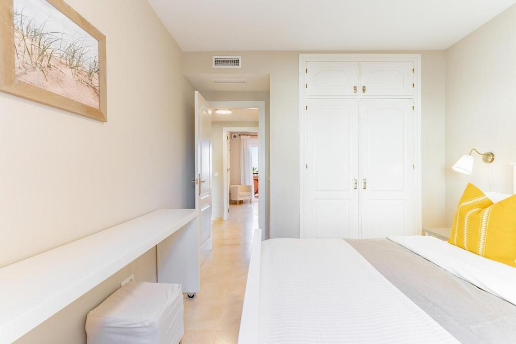 Beachfront 3BR Townhouse with pool in Estepona - 5