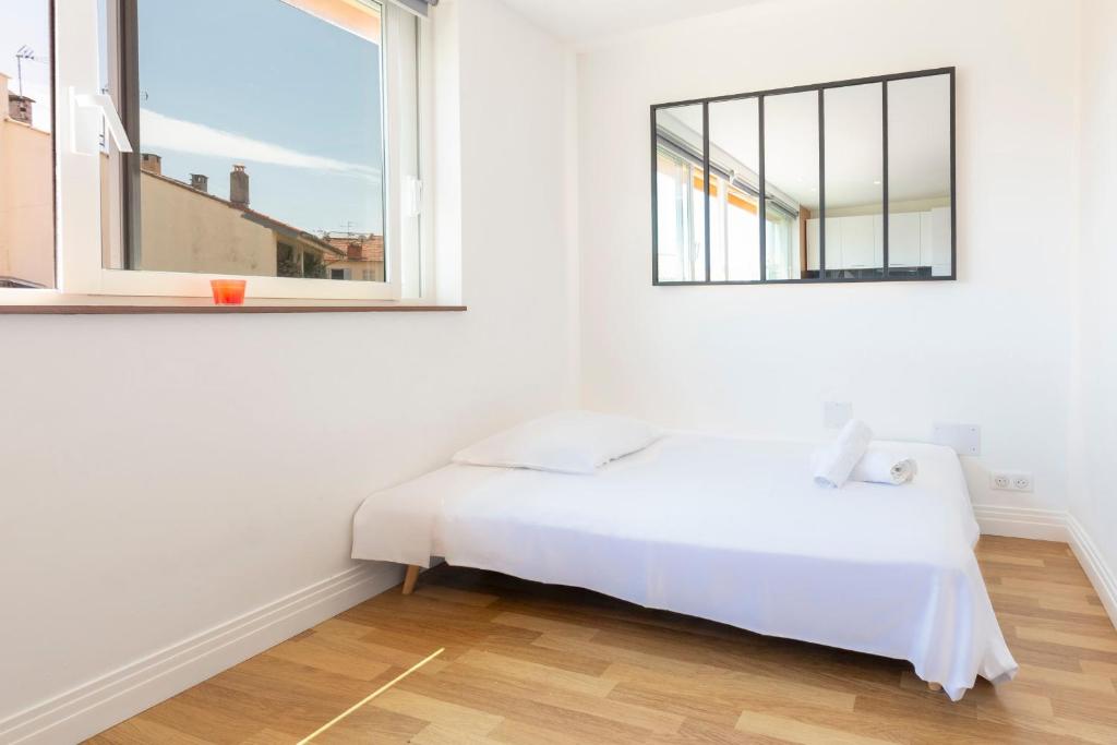 Vauban Stylish 1-Bedroom Apartment in Antibes City Center with AC - 4