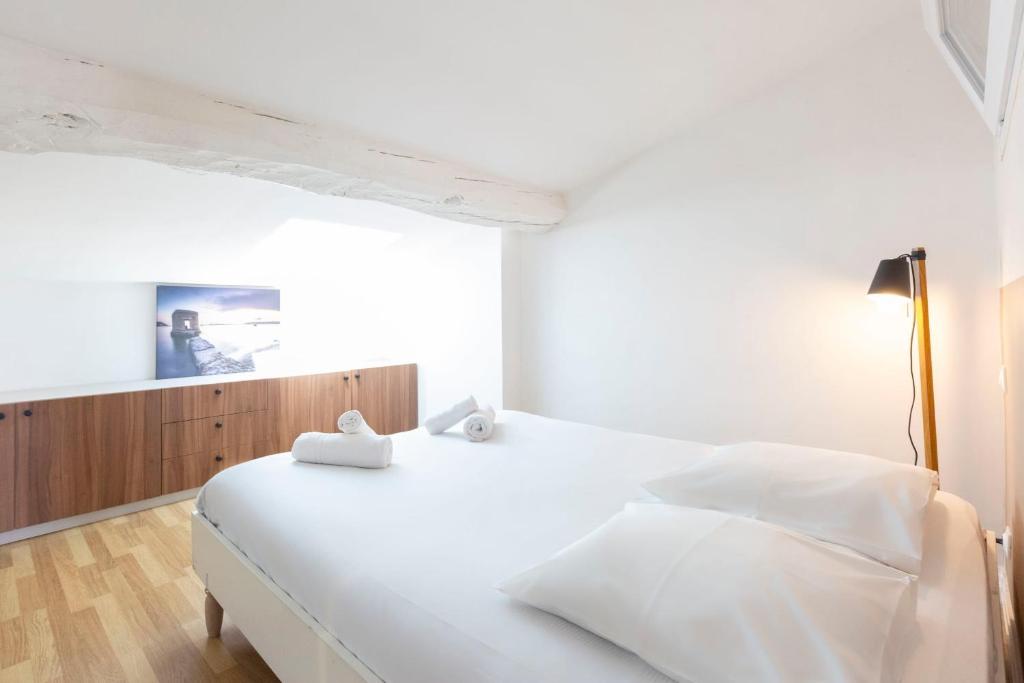 Vauban Stylish 1-Bedroom Apartment in Antibes City Center with AC - 5