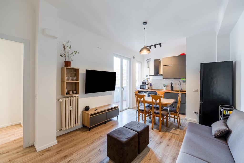 Spacious and bright apartment in Porta Vittoria, Milan