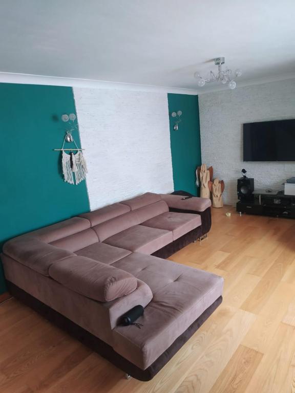 Big Bird's Haven, Bloxwich