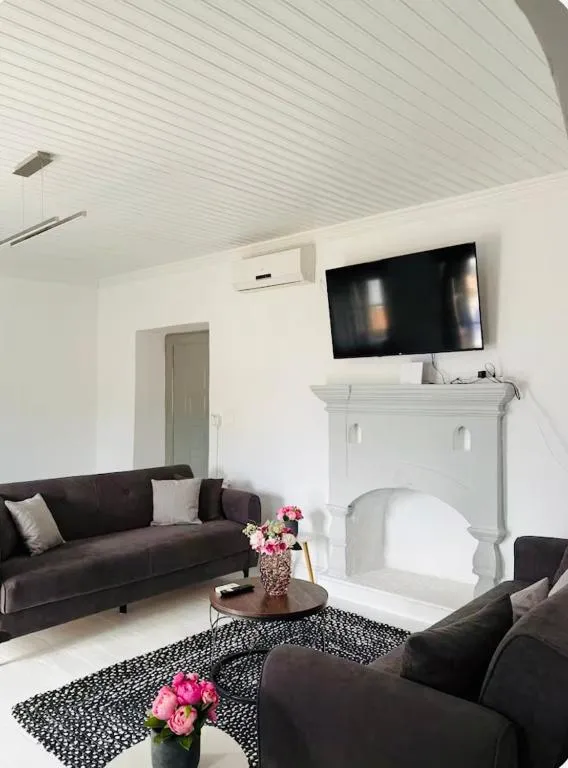 Krinos House in Kastellorizo, hotel en Meyisti