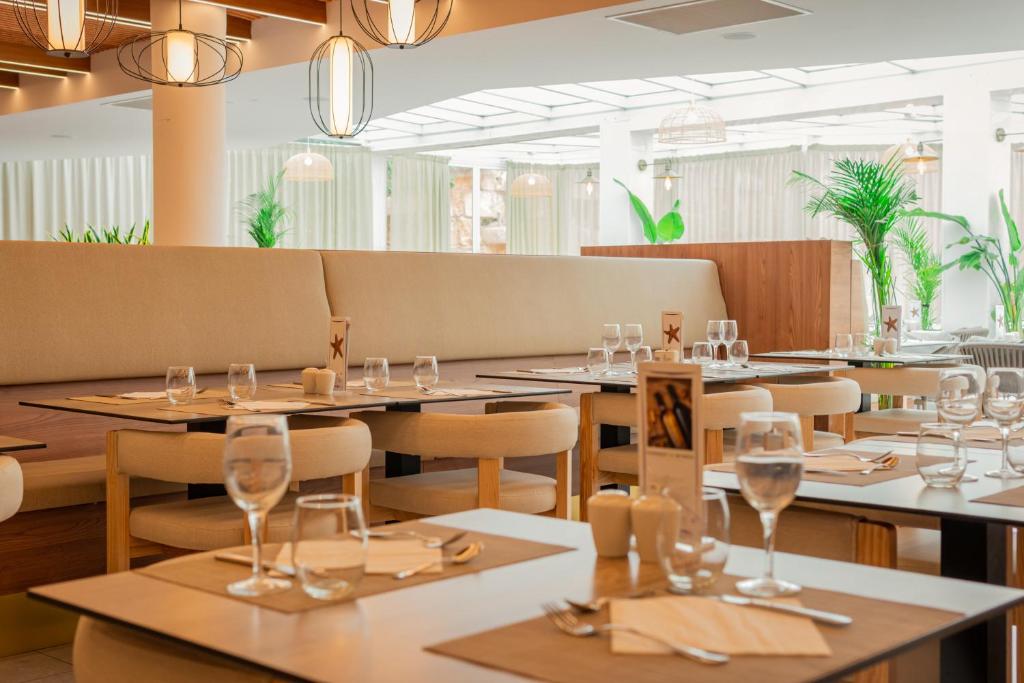 Hotel Bahia del Sol — Restaurant & bars in Santa Ponca, Balearic Islands