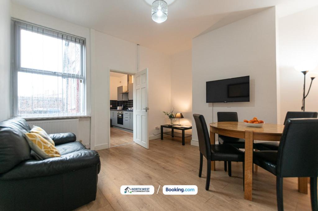 Leigh Short Stay 3 Bedroom House, Leigh