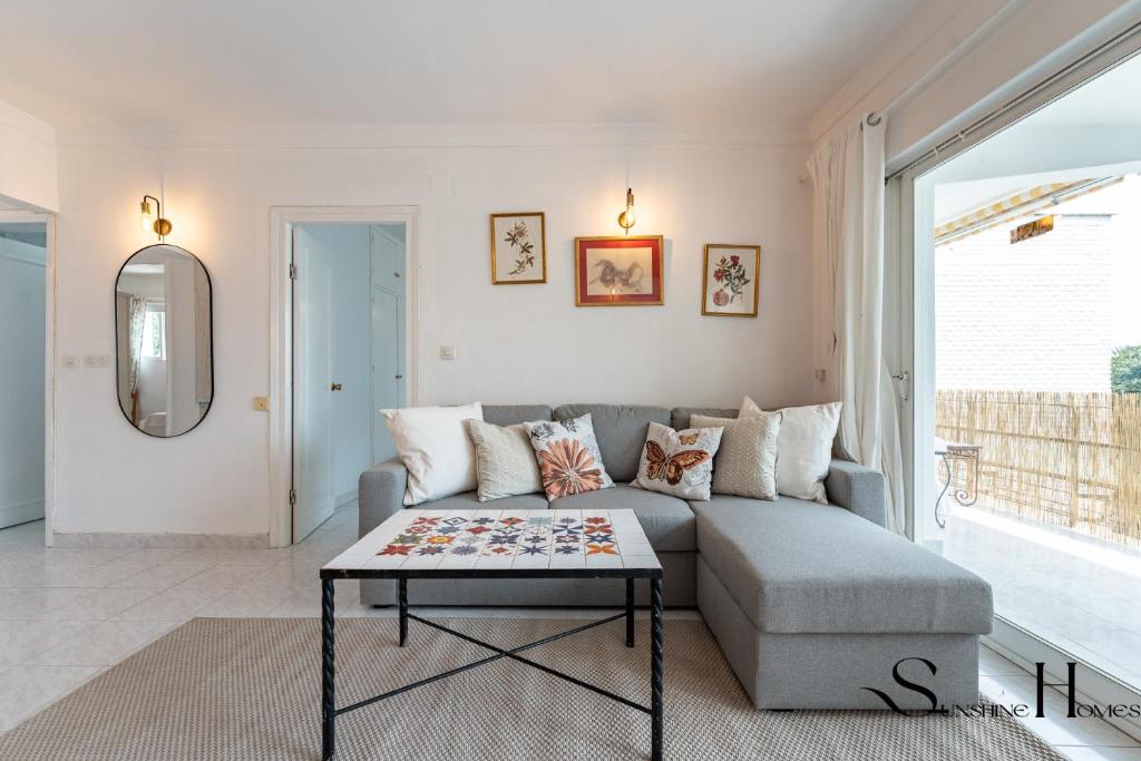 Great Location, Sea View, 2 Bedroom, Steps from the Beach - 5