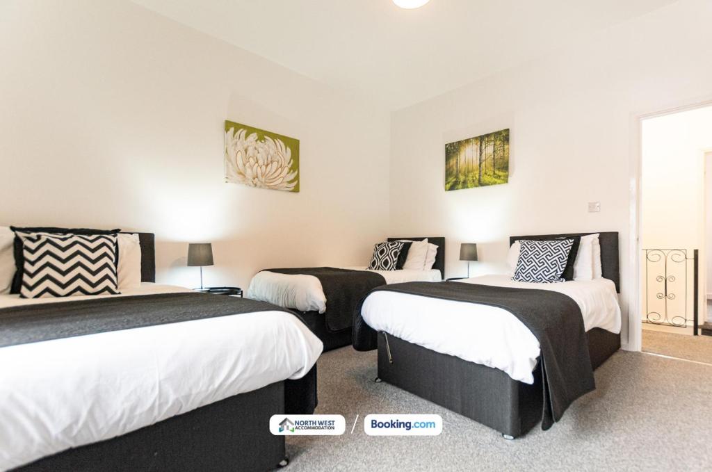 Cosy 2BR House in Bolton with Free WiFi & Parking, Bolton