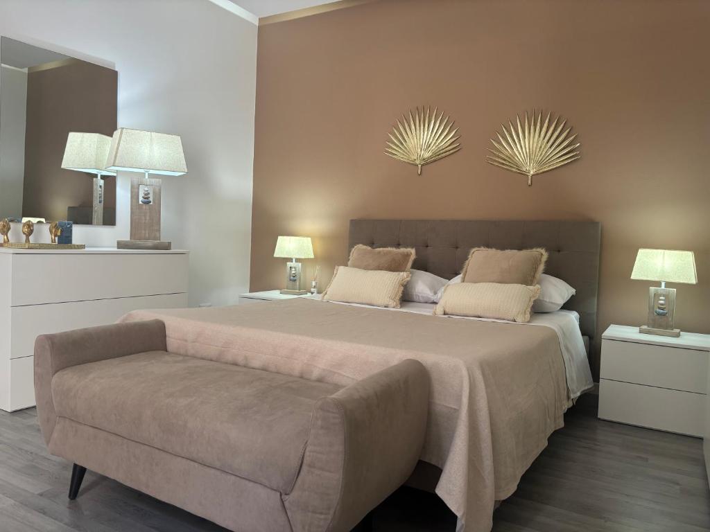 Francesco Home, Katánie