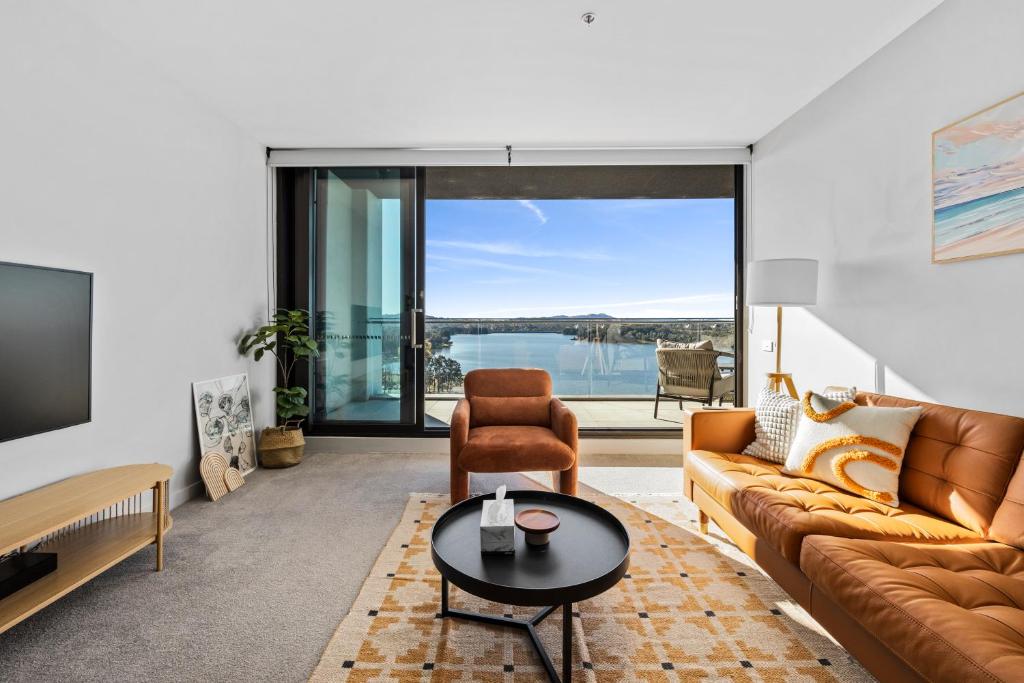 Stunning Lake-View in Belconnen, Belconnen