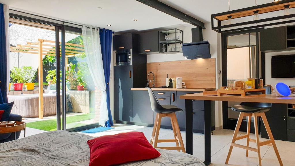GARY Suite - Studio Cosy, Spa et jardin privatif à 4 min de Cambrai, Awoingt